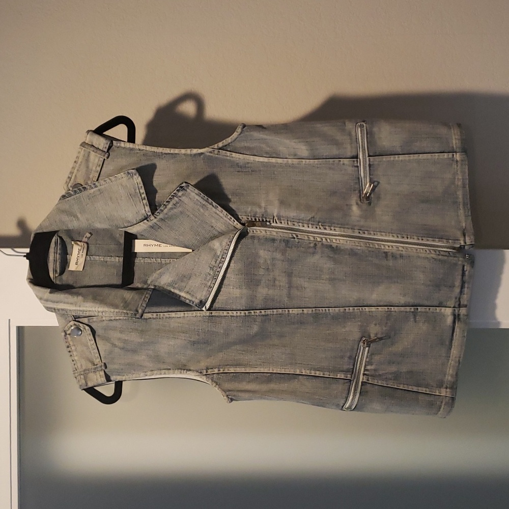 NWT Rhyme Los Angeles Size M Light Wash Denim Vest